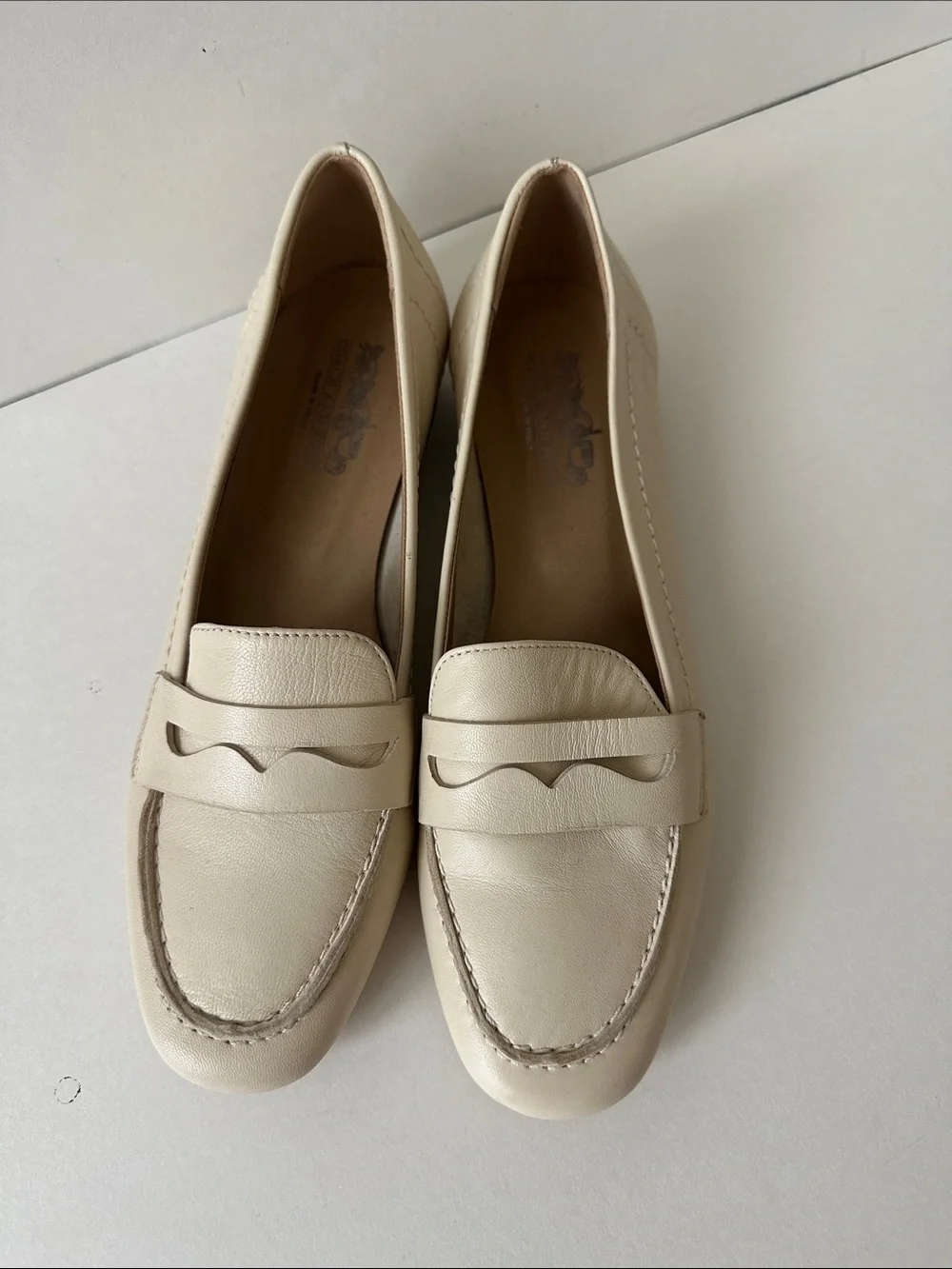 Coach Women's Cream Ivory Leather Penny Loafers Size 7.5 (runs small)